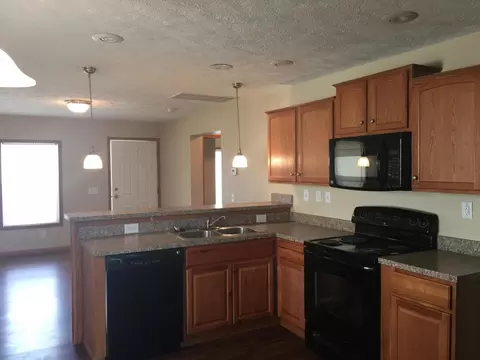 1831 31st St W, Williston, ND 58801 photo 7