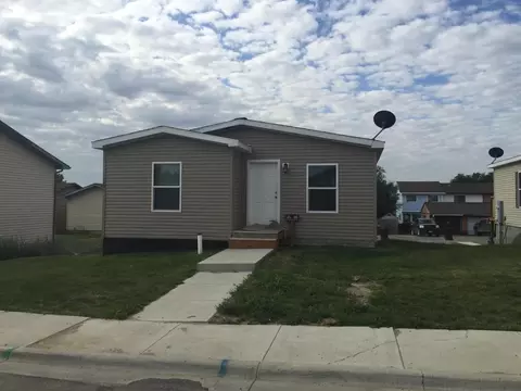 1831 31st St W, Williston, ND 58801 photo 1