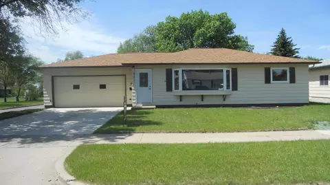 901 16th Ave W, Williston, ND 58801 photo 1