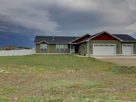 13923 Western Way, Williston, ND 58801 photo 2