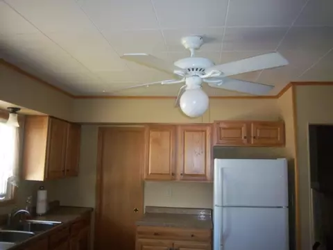 824 6th Ave E, Williston, ND 58801 photo 4