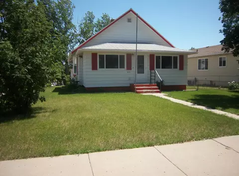 824 6th Ave E, Williston, ND 58801 photo 2