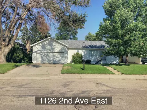 1126 2nd Ave E, Williston, ND 58801 photo 1
