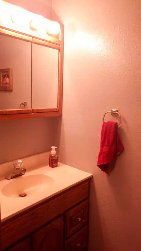 1807 10th Ave E, Williston, ND 58801 photo 5