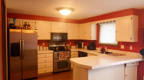 1807 10th Ave E, Williston, ND 58801 photo 4