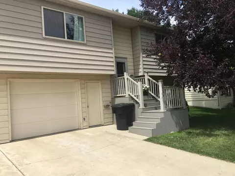 1131 Ridge Ct E, Williston, ND 58801 photo 1