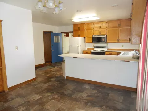 616 5th St W, Williston, ND 58801 photo 3