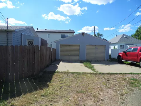 616 5th St W, Williston, ND 58801 photo 4