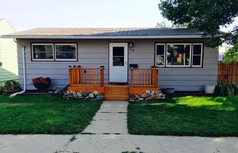 923 Broadway W, Williston, ND 58801 photo 1