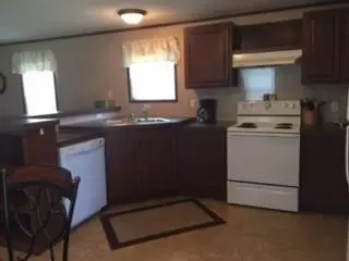 1826 34th St W, Williston, ND 58801 photo 2
