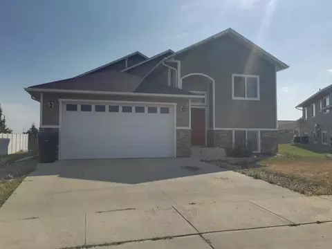 2113 23rd St W, Williston, ND 58801 photo 2