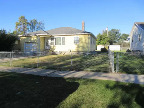 1305 3rd Ave W, Williston, ND 58801 photo 2