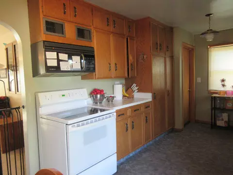 1305 3rd Ave W, Williston, ND 58801 photo 6