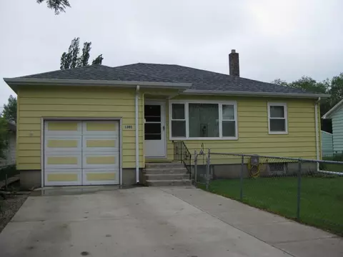 1305 3rd Ave W, Williston, ND 58801 photo 1