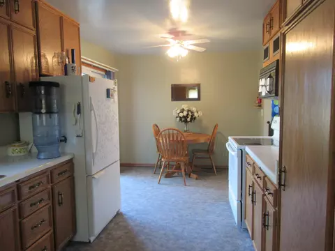 1305 3rd Ave W, Williston, ND 58801 photo 8