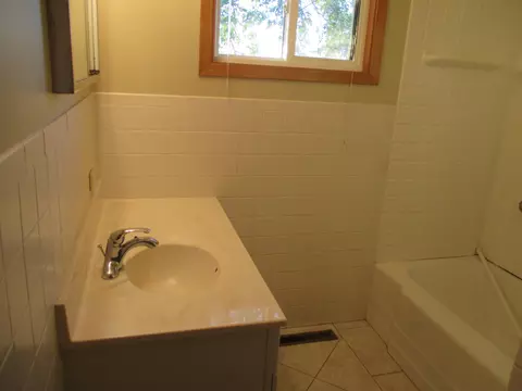 405 Hillside Ct, Williston, ND 58801 photo 9