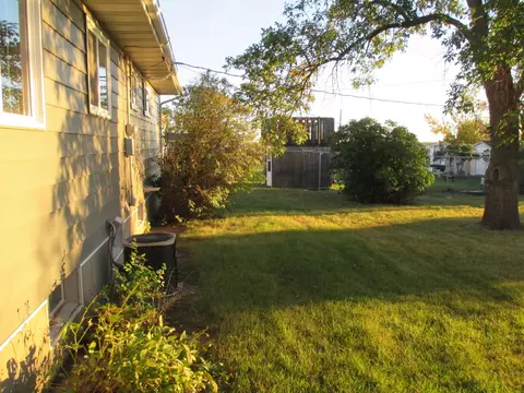 405 Hillside Ct, Williston, ND 58801 photo 20