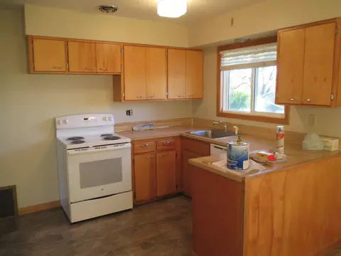 405 Hillside Ct, Williston, ND 58801 photo 4