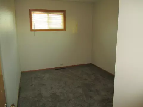 405 Hillside Ct, Williston, ND 58801 photo 13