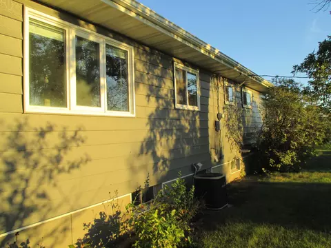 405 Hillside Ct, Williston, ND 58801 photo 22