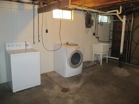 405 Hillside Ct, Williston, ND 58801 photo 18