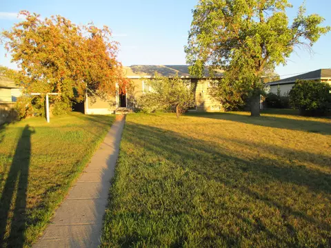 405 Hillside Ct, Williston, ND 58801 photo 21