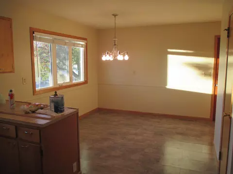 405 Hillside Ct, Williston, ND 58801 photo 6