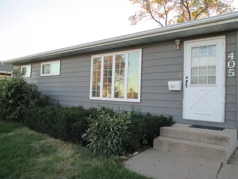 405 Hillside Ct, Williston, ND 58801 photo 2