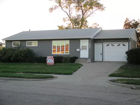 405 Hillside Ct, Williston, ND 58801 photo 1