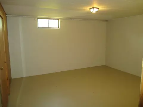 405 Hillside Ct, Williston, ND 58801 photo 15