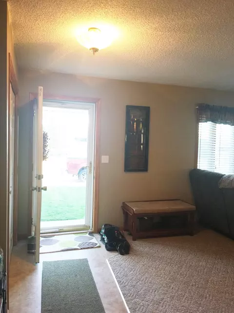 807 15th St W, Williston, ND 58801 photo 5