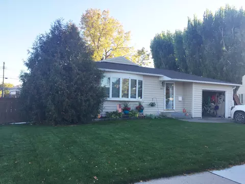 807 15th St W, Williston, ND 58801 photo 3