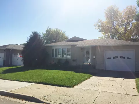807 15th St W, Williston, ND 58801 photo 4