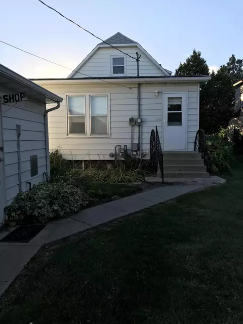 1006 6th Ave W, Williston, ND 58801 photo 3