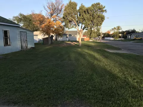 1006 6th Ave W, Williston, ND 58801 photo 2