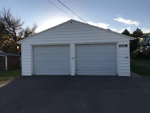 1006 6th Ave W, Williston, ND 58801 photo 4