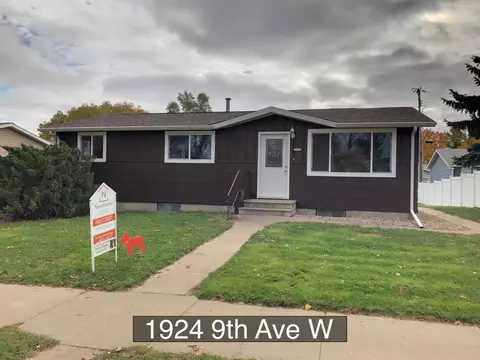 1924 9th Ave W, Williston, ND 58801 photo 1