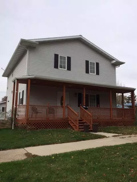613 5th Ave W, Williston, ND 58801 photo 2