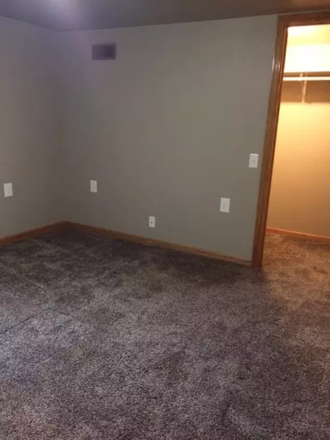 613 5th Ave W, Williston, ND 58801 photo 23
