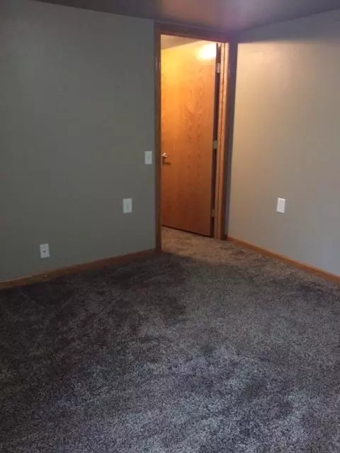 613 5th Ave W, Williston, ND 58801 photo 22