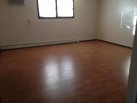 1006 13 Th Ave W, Williston, ND 58801 photo 3