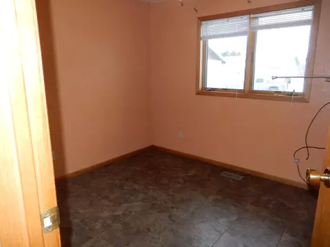 2113 12th Ave W, Williston, ND 58801 photo 18