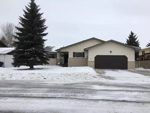 2113 12th Ave W, Williston, ND 58801 photo 1