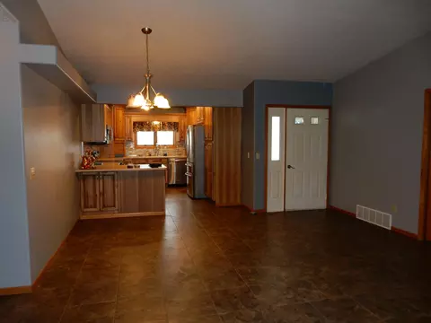 2113 12th Ave W, Williston, ND 58801 photo 5