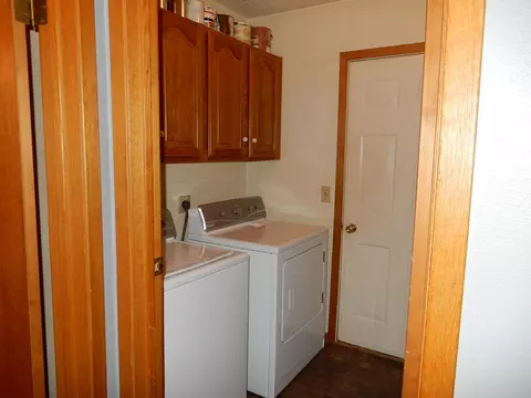 2113 12th Ave W, Williston, ND 58801 photo 10