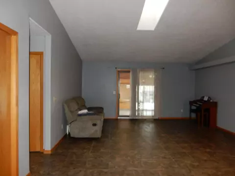2113 12th Ave W, Williston, ND 58801 photo 3