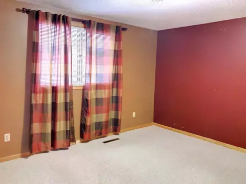 2114 8th Ave E, Williston, ND 58801 photo 9