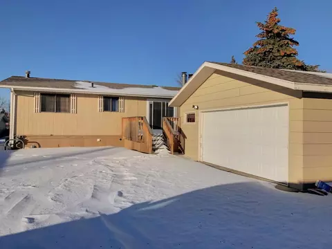 2114 8th Ave E, Williston, ND 58801 photo 3