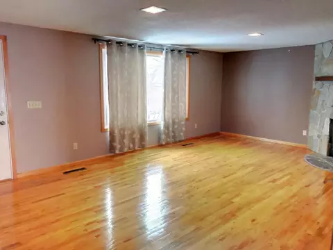 2114 8th Ave E, Williston, ND 58801 photo 7