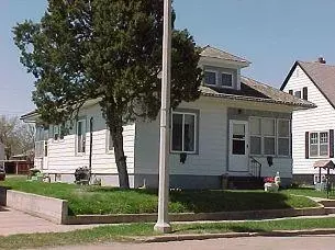 517 6th Ave W, Williston, ND 58801 photo 1